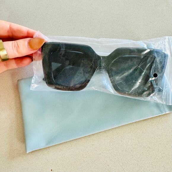 NEW NORDSTROM Black Solid $78 Chunky Oversized Plastic Sunglasses Sunnies Y2K main image 7